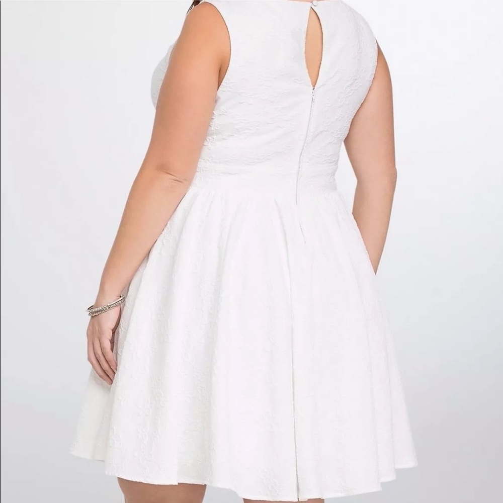 Torrid Ivory Flower Textured Dress Size 1 - Picture 2 of 3